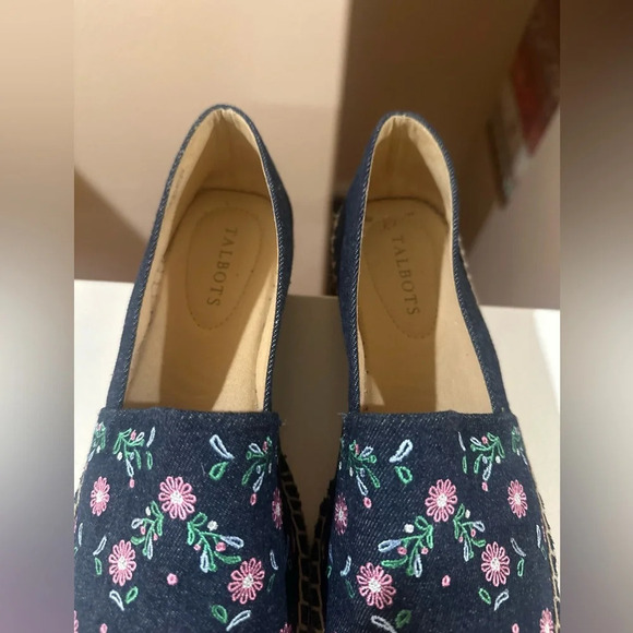 Women’s TALBOTS Izzy Embroidered Denim Flower Espadrilles. Size 8.5. - Picture 3 of 10